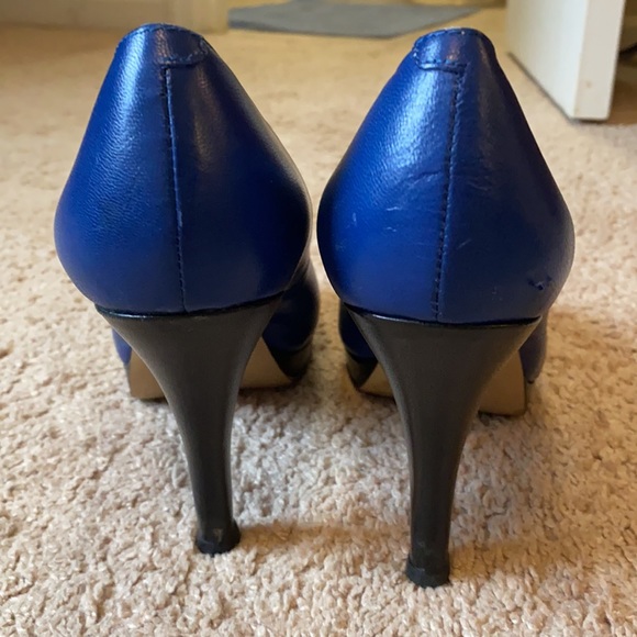 Nine West two toned heels - Picture 3 of 6